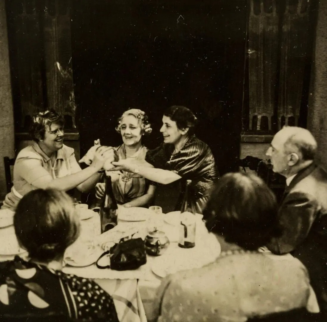 Anna Freud (center) with Melanie Klein (to her right) and Ernst Jones (to her left)